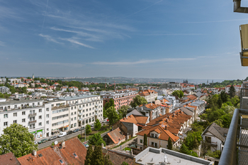 VÝHLED Z TERASY - Pronájem bytu 1+kk v osobním vlastnictví 37 m², Praha 6 - Břevnov