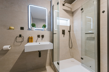 KOUPELNA - Pronájem bytu 1+kk v osobním vlastnictví 37 m², Praha 6 - Břevnov
