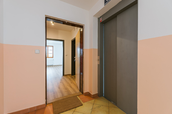 VSTUP DO BYTU - Pronájem bytu 1+kk v osobním vlastnictví 37 m², Praha 6 - Břevnov