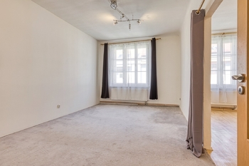 Obývací pokoj - Prodej bytu 2+kk v osobním vlastnictví 44 m², Praha 3 - Žižkov