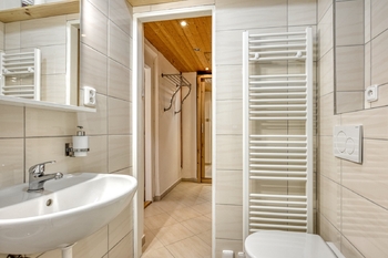Koupelna + WC - Prodej bytu 2+kk v osobním vlastnictví 44 m², Praha 3 - Žižkov