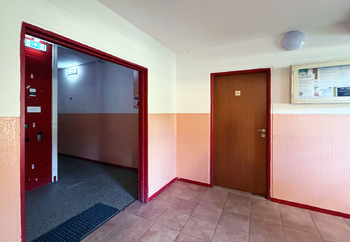 Přízemí domu - Prodej bytu 2+1 v osobním vlastnictví 57 m², Chodov