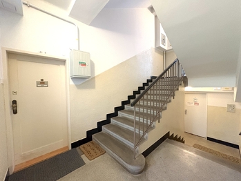 Společné prostory domu - Pronájem bytu 2+kk v osobním vlastnictví 41 m², Praha 3 - Vinohrady