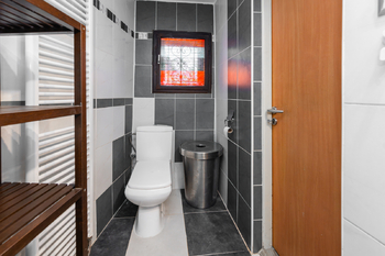 Koupelna a WC - Prodej chaty / chalupy 110 m², Budyně nad Ohří
