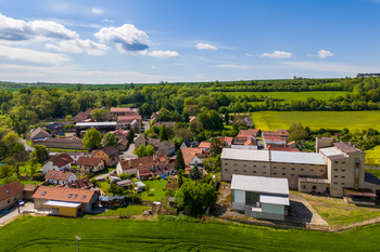 dron pohled na dům - Prodej chaty / chalupy 110 m², Budyně nad Ohří