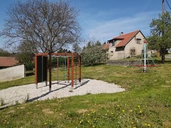 Hřiště na návsi - Prodej chaty / chalupy 119 m², Heřmaničky