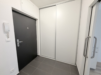 Pronájem bytu 1+kk v osobním vlastnictví 35 m², Praha 9 - Letňany