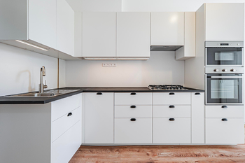 Kuchyně s vestavěnými spotřebiči - Pronájem bytu 2+1 v osobním vlastnictví 73 m², Praha 2 - Vinohrady