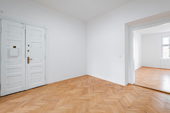 Prostorná předsíň bytu - Pronájem bytu 2+1 v osobním vlastnictví 73 m², Praha 2 - Vinohrady
