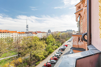 Pohled z balkonu  - Pronájem bytu 2+1 v osobním vlastnictví 73 m², Praha 2 - Vinohrady