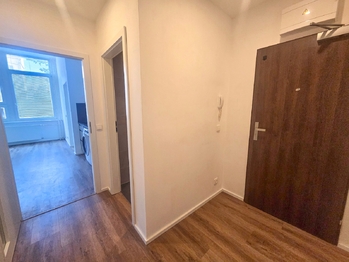 předsíň - Pronájem bytu 2+kk v osobním vlastnictví 47 m², České Budějovice