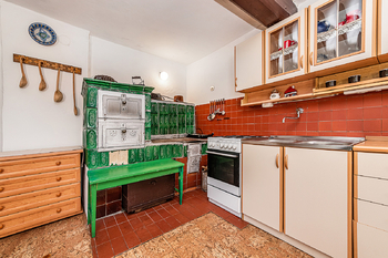 přízemí pokoj s kuchyní  - Prodej domu 215 m², Osečná