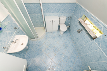 Koupelna 1. NP - Prodej domu 215 m², Osečná
