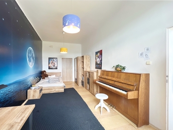 Pokoj - Prodej bytu 3+1 v družstevním vlastnictví 106 m², Praha 8 - Libeň