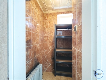 Komora v bytě - Prodej bytu 3+1 v družstevním vlastnictví 106 m², Praha 8 - Libeň