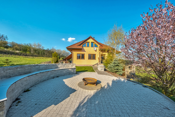 Prodej domu 250 m², Buš