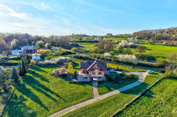 Prodej domu 250 m², Buš