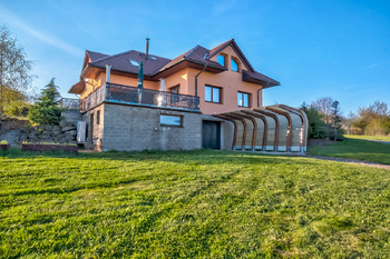 Prodej domu 250 m², Buš