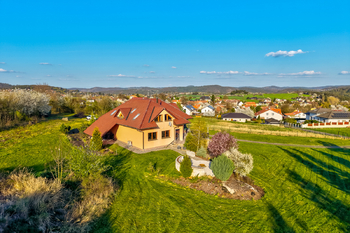 Prodej domu 250 m², Buš