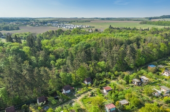 Dron - Pohled na osadu - Prodej chaty / chalupy 32 m², Praha 4 - Modřany