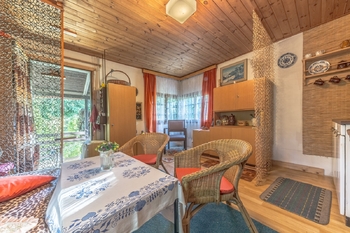 Pohled od schodů - obývací část - Prodej chaty / chalupy 32 m², Praha 4 - Modřany