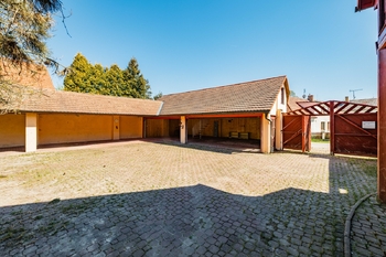 Prodej domu 372 m², Buzice