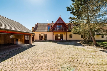 Prodej domu 372 m², Buzice