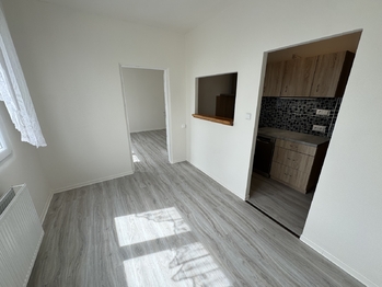 obývací pokoj - Pronájem bytu 2+kk v osobním vlastnictví 35 m², Kaznějov