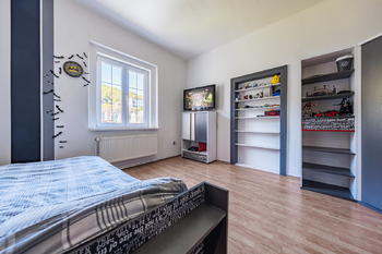 Prodej kancelářských prostor 260 m², Krupka