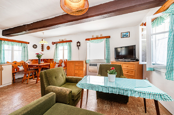 přízemí pokoj s kuchyní  - Prodej chaty / chalupy 215 m², Osečná