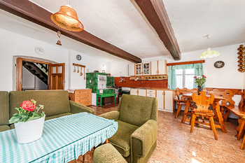 přízemí pokoj s kuchyní  - Prodej chaty / chalupy 215 m², Osečná