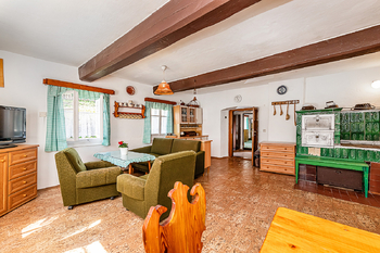 přízemí pokoj s kuchyní  - Prodej chaty / chalupy 215 m², Osečná