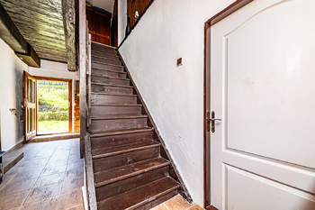 schodiště do 1. NP - Prodej chaty / chalupy 215 m², Osečná
