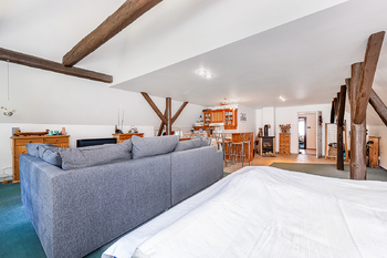 Pokoj s kuchyní - 1. NP - Prodej chaty / chalupy 215 m², Osečná