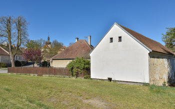 Pohled na dům se stodolou - Prodej domu 125 m², Kadov