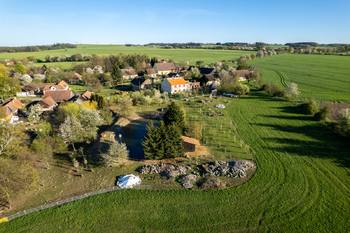 Letecký snímek nemovitostí - Prodej zemědělského objektu 236 m², Vilémov