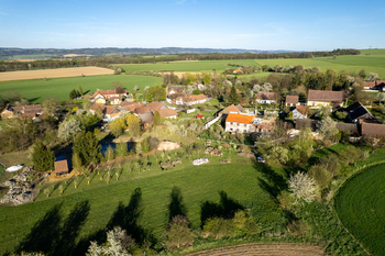 Letecký snímek nemovitostí - Prodej zemědělského objektu 236 m², Vilémov