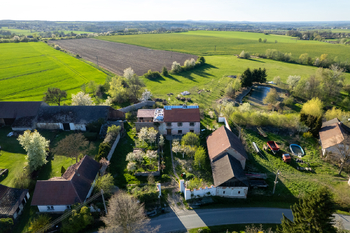 Letecký snímek nemovitostí - Prodej zemědělského objektu 236 m², Vilémov