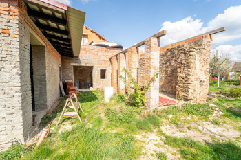 Rozestavěná část hlavní stavby - Prodej zemědělského objektu 236 m², Vilémov