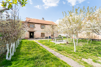 Pozemek před domem a dům - Prodej zemědělského objektu 236 m², Vilémov 