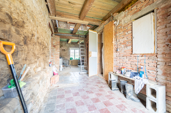 Vnitřní část domu (přízemí) - Prodej zemědělského objektu 236 m², Vilémov
