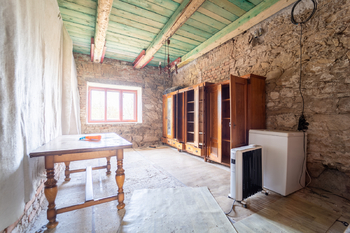 Vnitřní část domu (přízemí) - Prodej zemědělského objektu 236 m², Vilémov