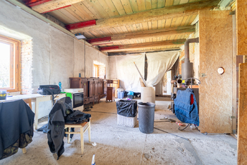 Vnitřní část domu (přízemí) - Prodej zemědělského objektu 236 m², Vilémov