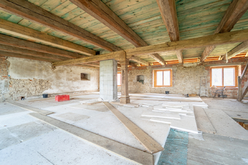 Vnitřní část domu (patro) - Prodej zemědělského objektu 236 m², Vilémov