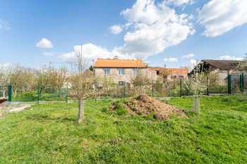Pohled na dům ze zahrady - Prodej zemědělského objektu 236 m², Vilémov