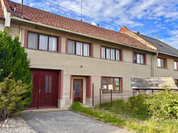 Přední pohled z ulice 3 - Prodej domu 150 m², Čelčice