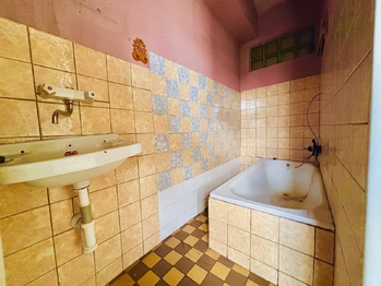Koupelna 1.NP - Prodej domu 150 m², Čelčice
