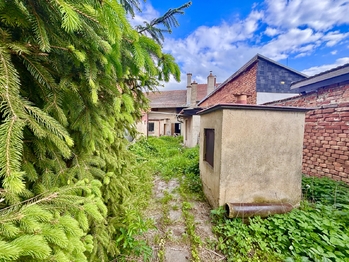Pohled od stodoly - Prodej domu 150 m², Čelčice