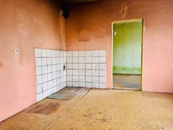 Kuchyně v přízemí - Prodej domu 150 m², Čelčice