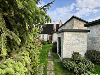 Pohled od stodoly VIZUALIZACE - Prodej domu 150 m², Čelčice